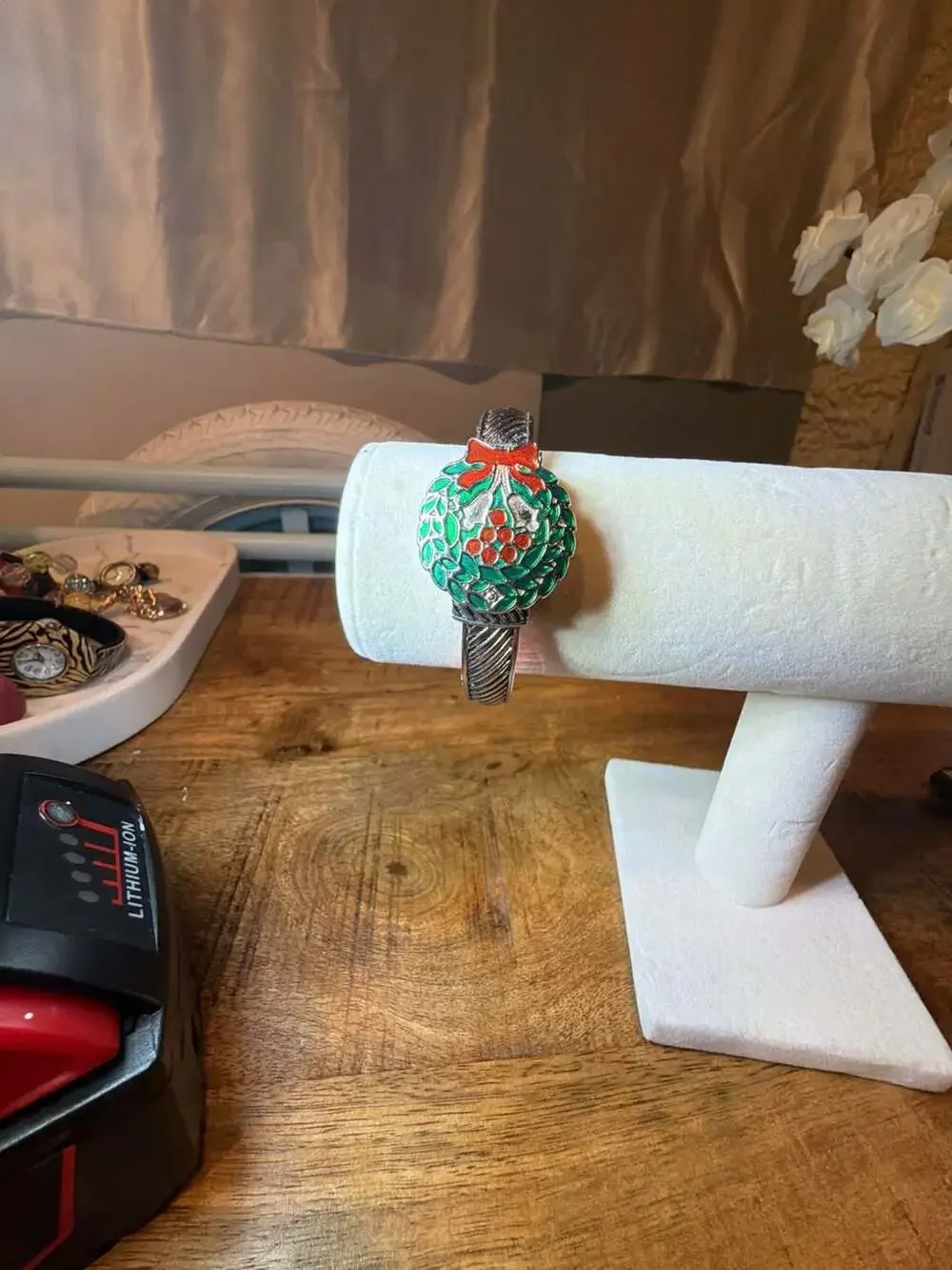 Vintage Christmas Wreath Cover Hidden Quartz Cuff Watch